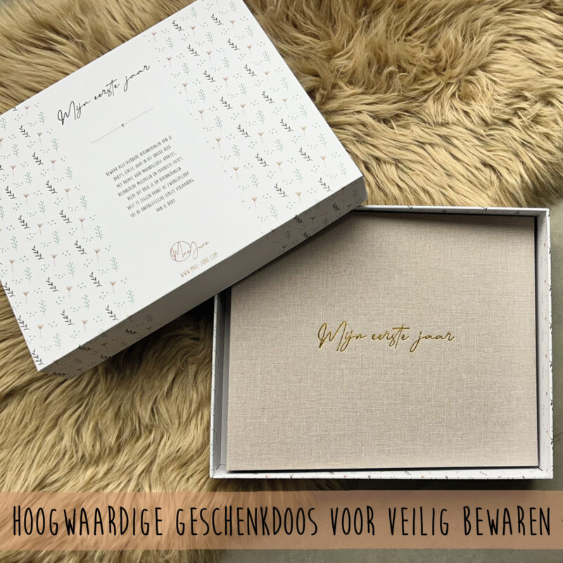 Baby Invulboek - Mijn Eerste Jaar - Hoogwaardige geschenkdoos voor veilig bewaren van baby's eerste herinneringen