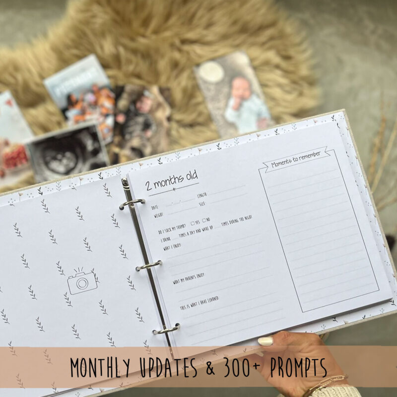 Baby Memory Book - My First Year - Monthly updates, Milestones & more than 300 prompts